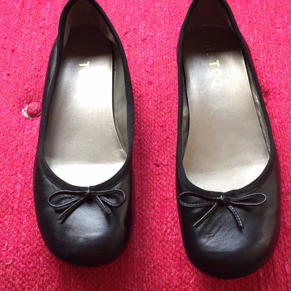 Me Too black flats